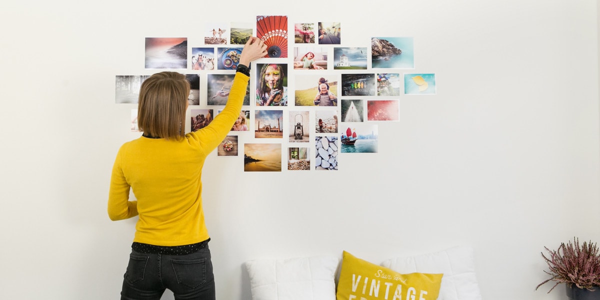 Collage de photos sur le mur