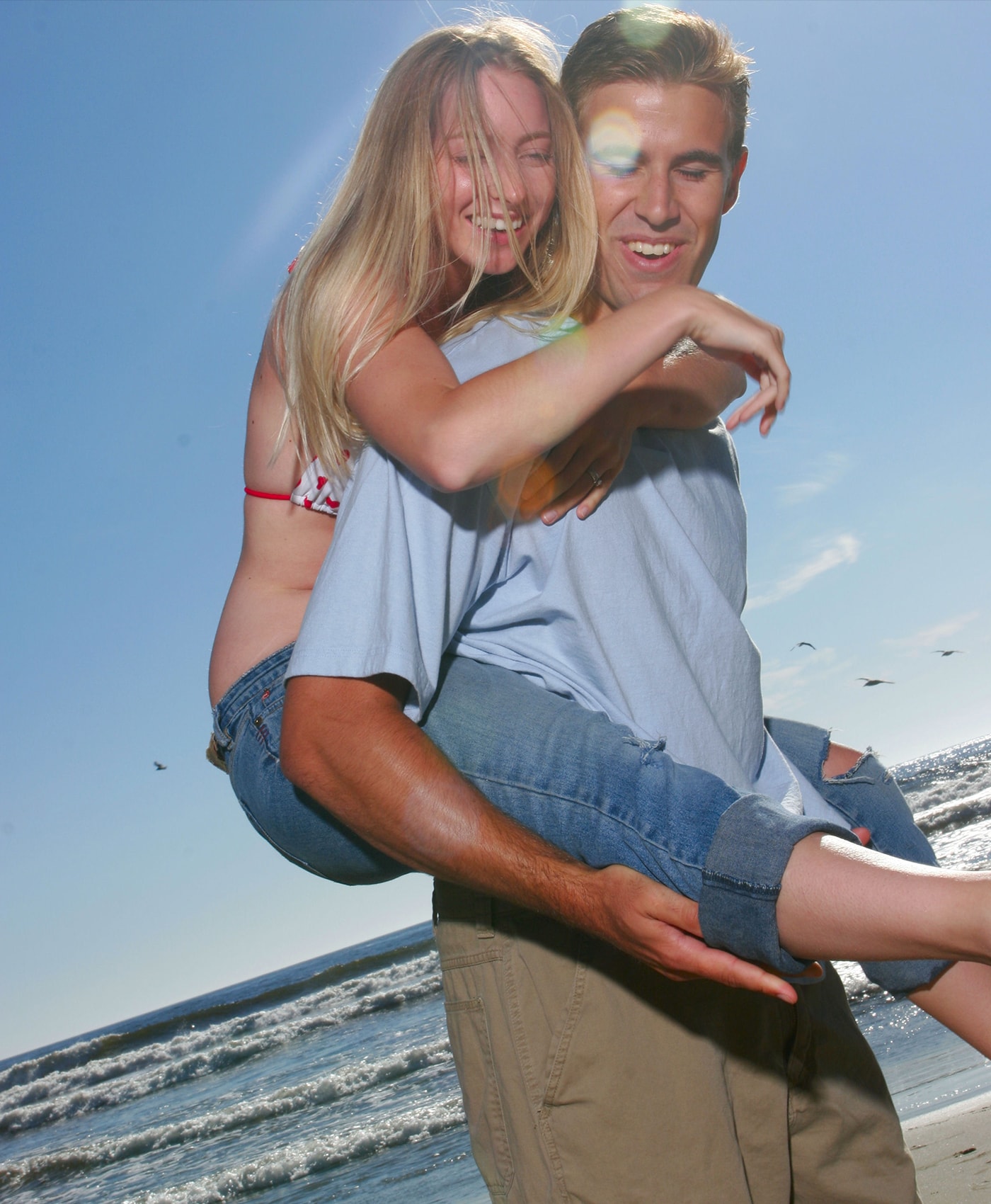 Besonders zur Mittagszeit ist es ratsam, einen Blitz beim Fotografieren einzusetzen Besonders zur Mittagszeit den Blitz am Strand nutzen