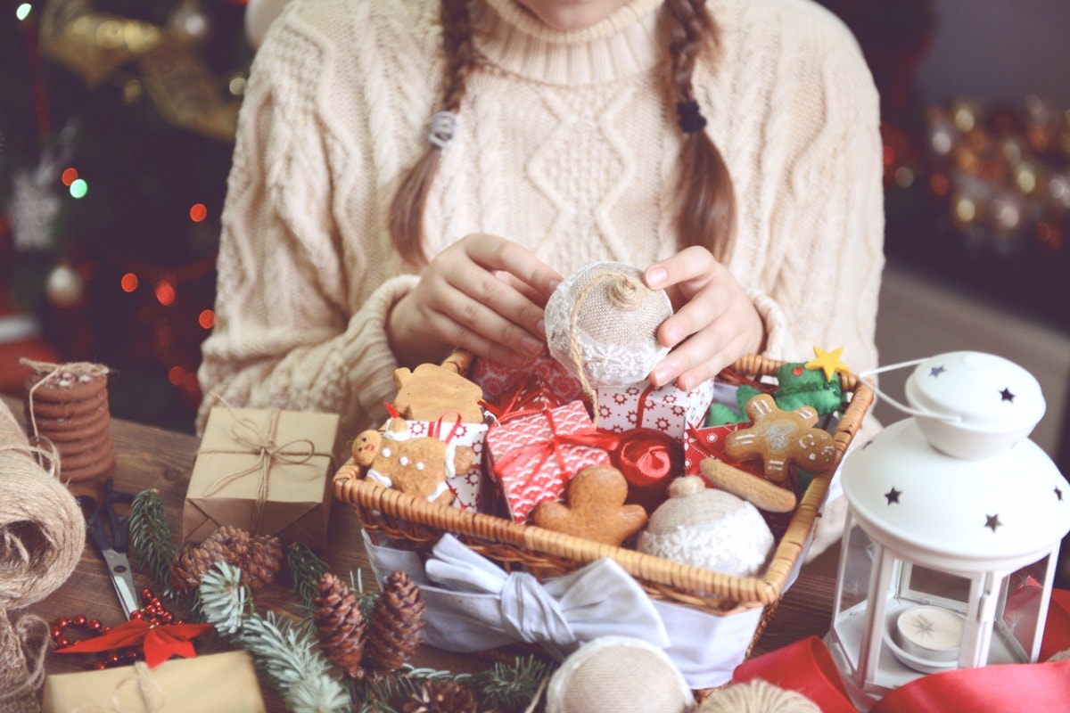 Christmas-party-ideas-craft-time