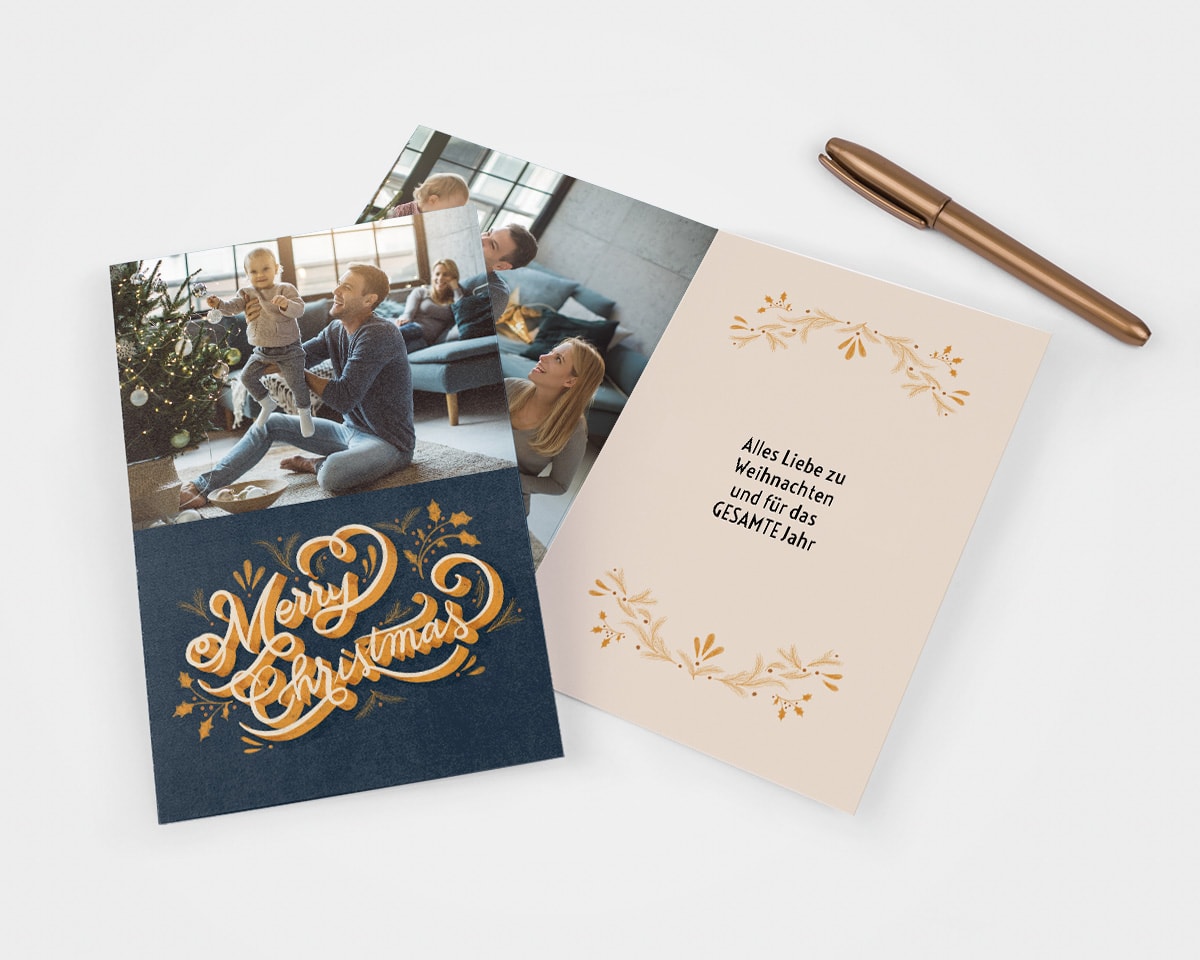 Dunkelblau-goldene Weihnachtskarte mit einem Familienfoto