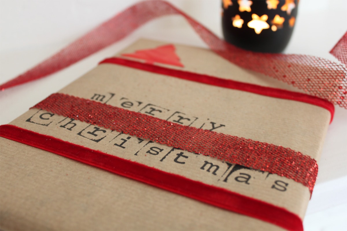 gift-wrapping-ideas-christmas-stamp-1